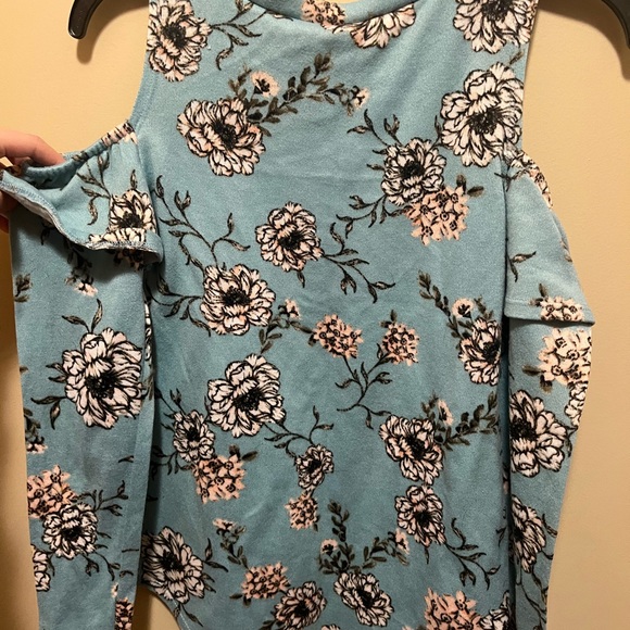 Kristin Nicole off the shoulder floral top - Picture 2 of 2